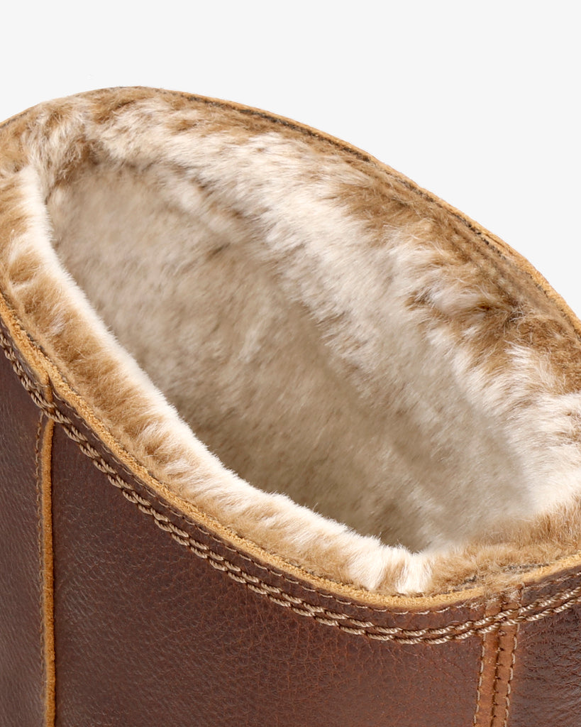 Bambina botas de piel con forro interior de pelo. cuero