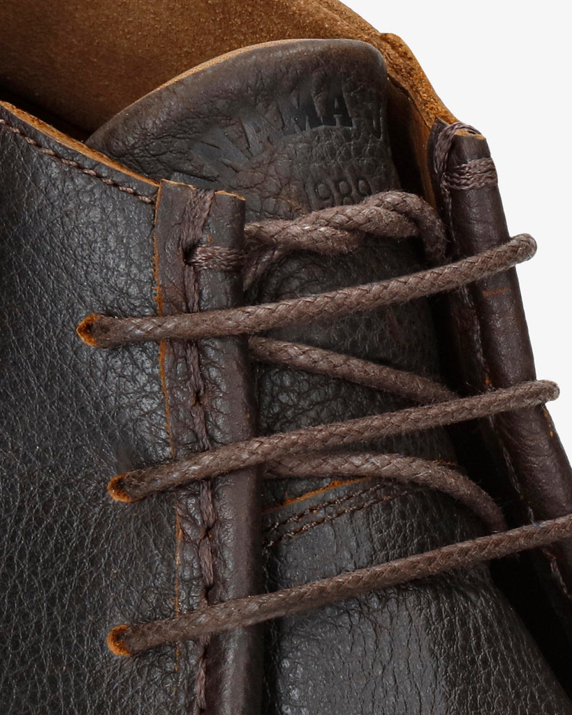 Beker botín de piel con forro interior de piel. castaño