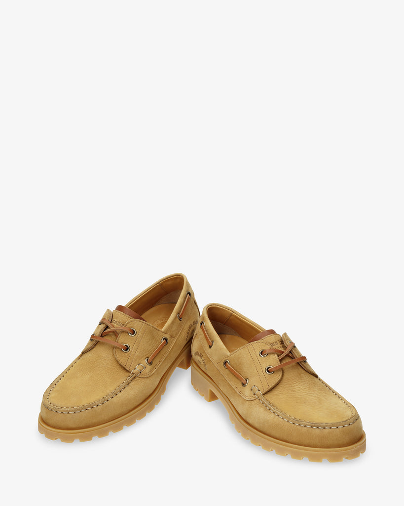 Boat náutico de piel con forro interior de piel. ocre