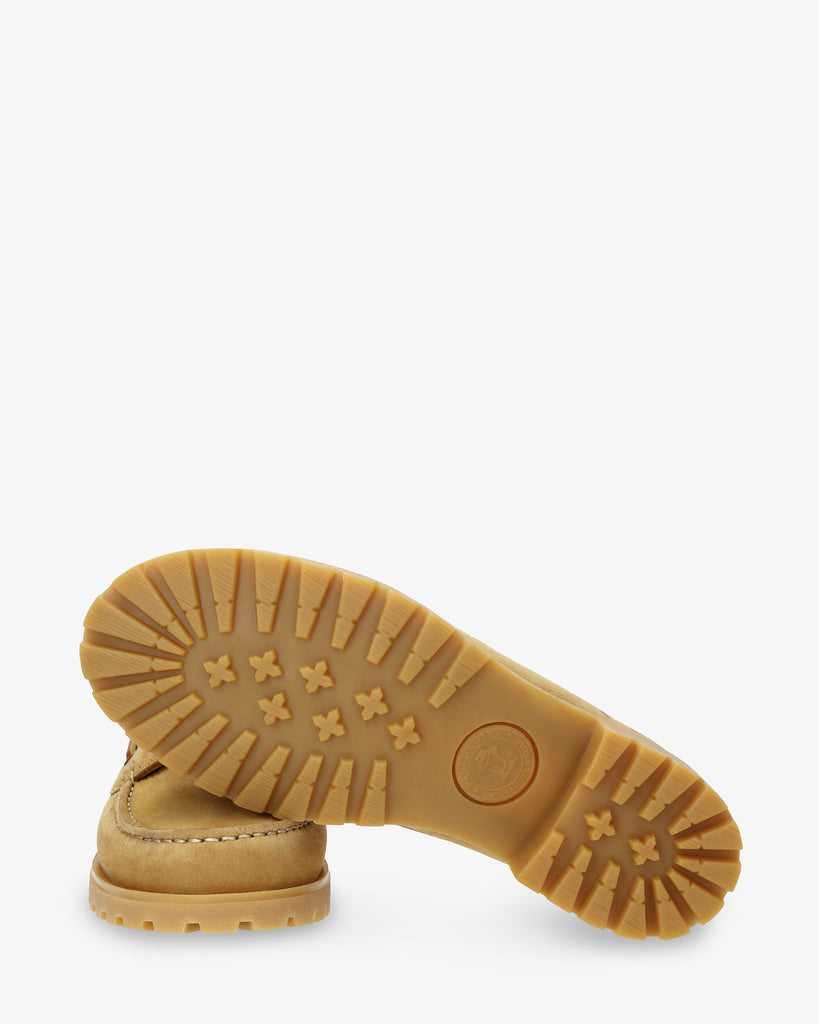 Boat náutico de piel con forro interior de piel. ocre