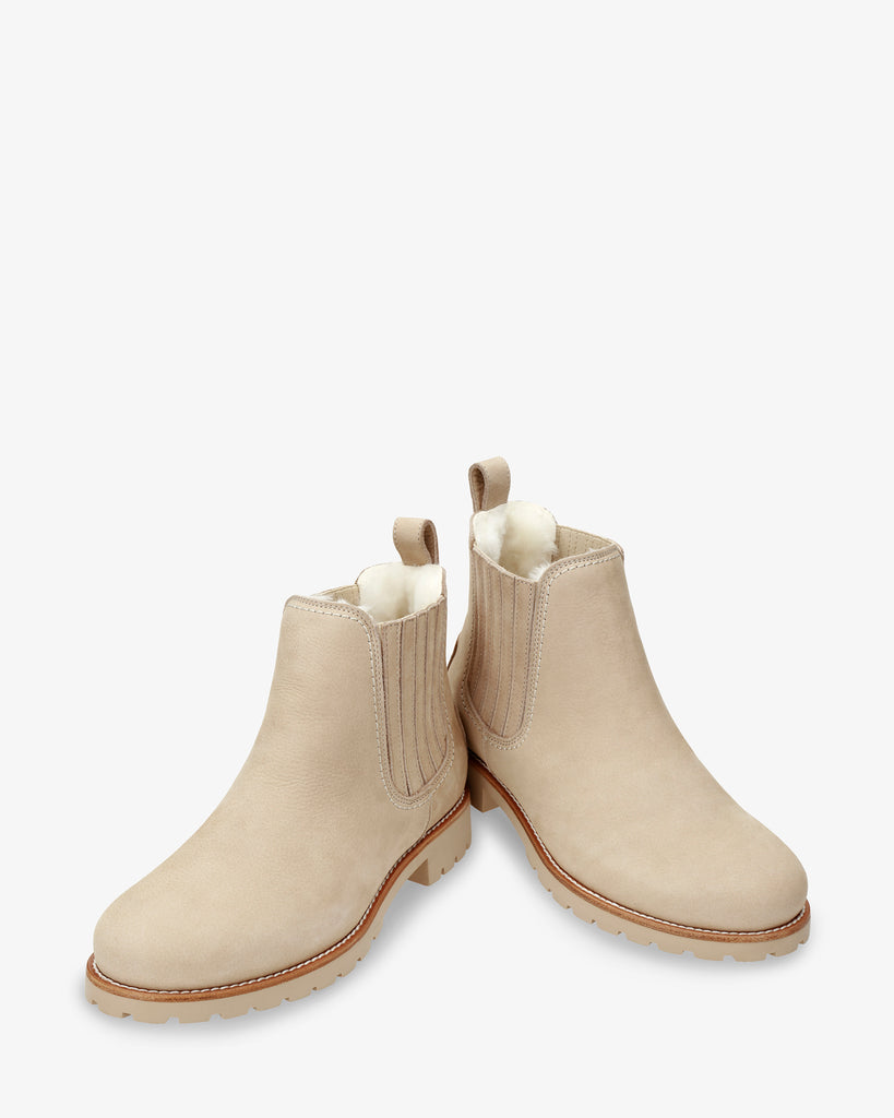 Brigitte Igloo Trav botín de piel con forro interior de pelo natural. crudo