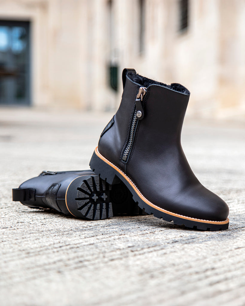 Fiore Trav botas de piel con forro interior de pelo. negro