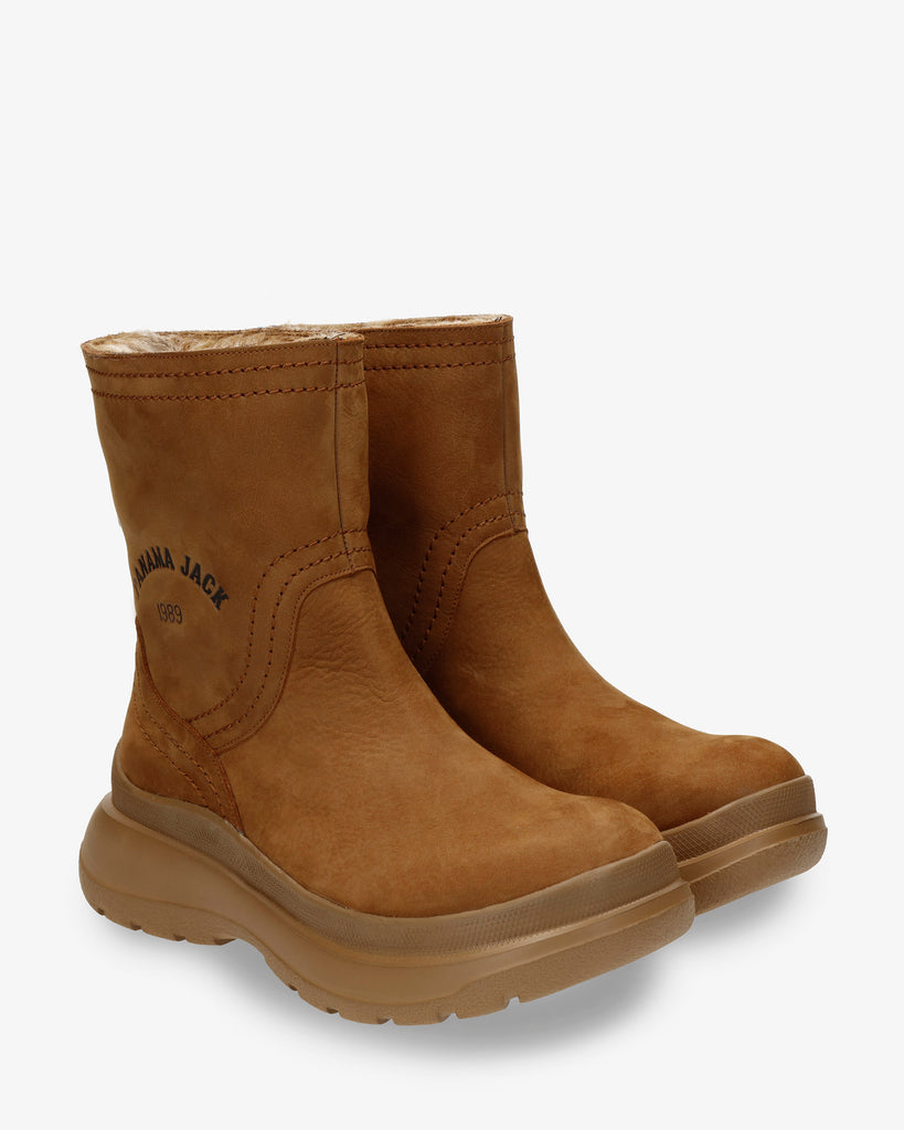 Hebe botas de piel con forro interior de pelo. cuero