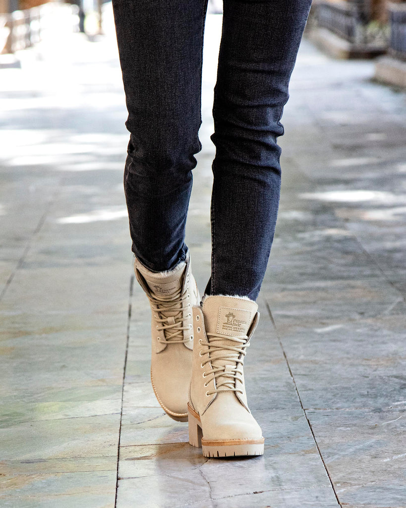 Padma botas de piel con forro interior de pelo. crudo