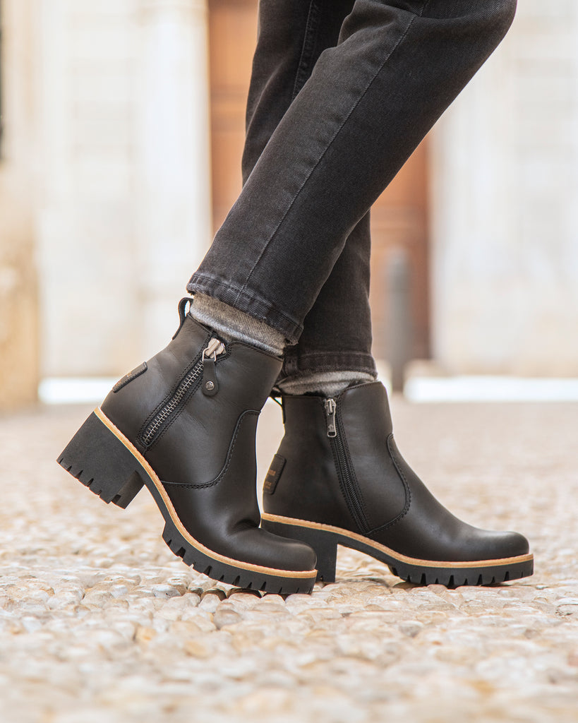 Pauline Trav botines de piel con forro interior de pelo. negro