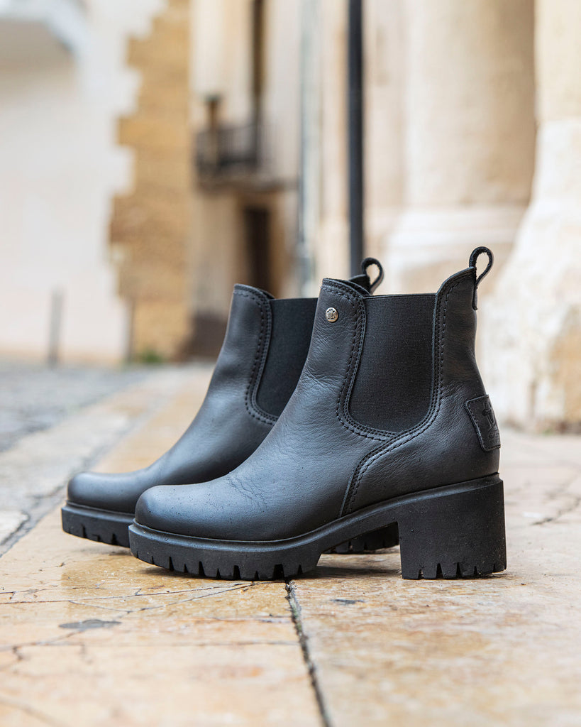 Pia botines de piel con forro interior de piel. negro