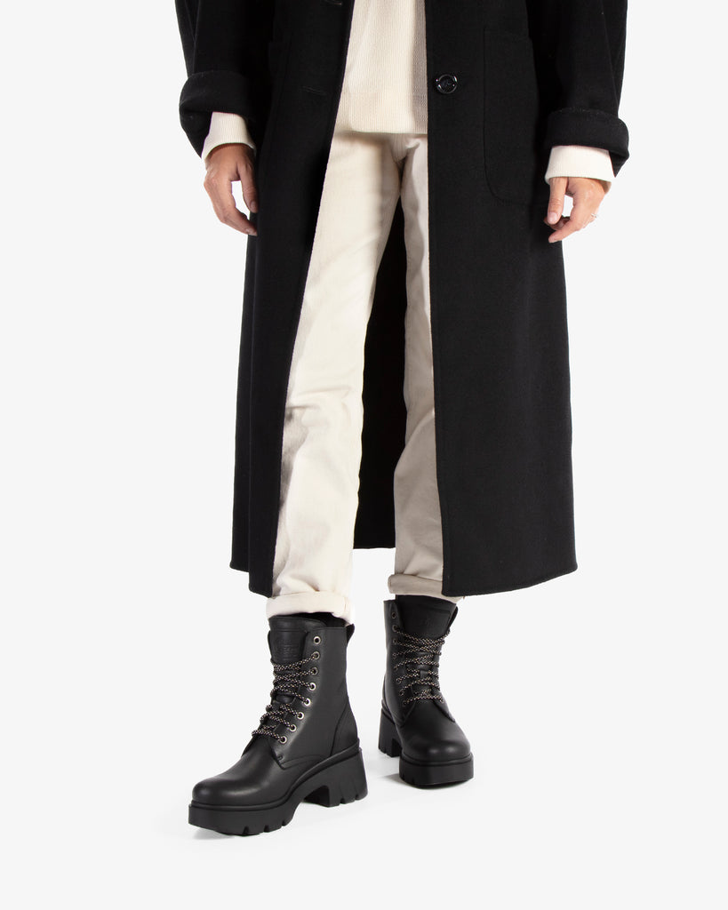 Porty botas de piel con forro interior de pelo. negro