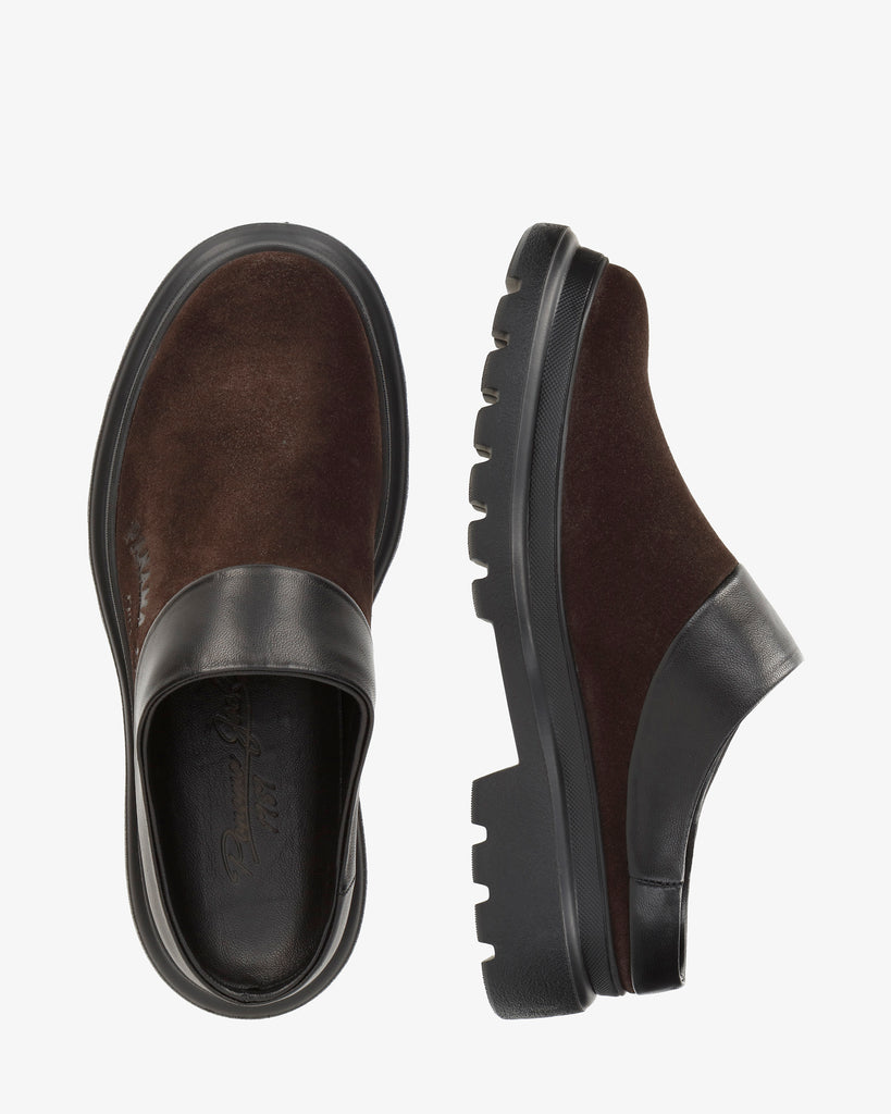 Theo zueco de piel con forro interior de piel. marron